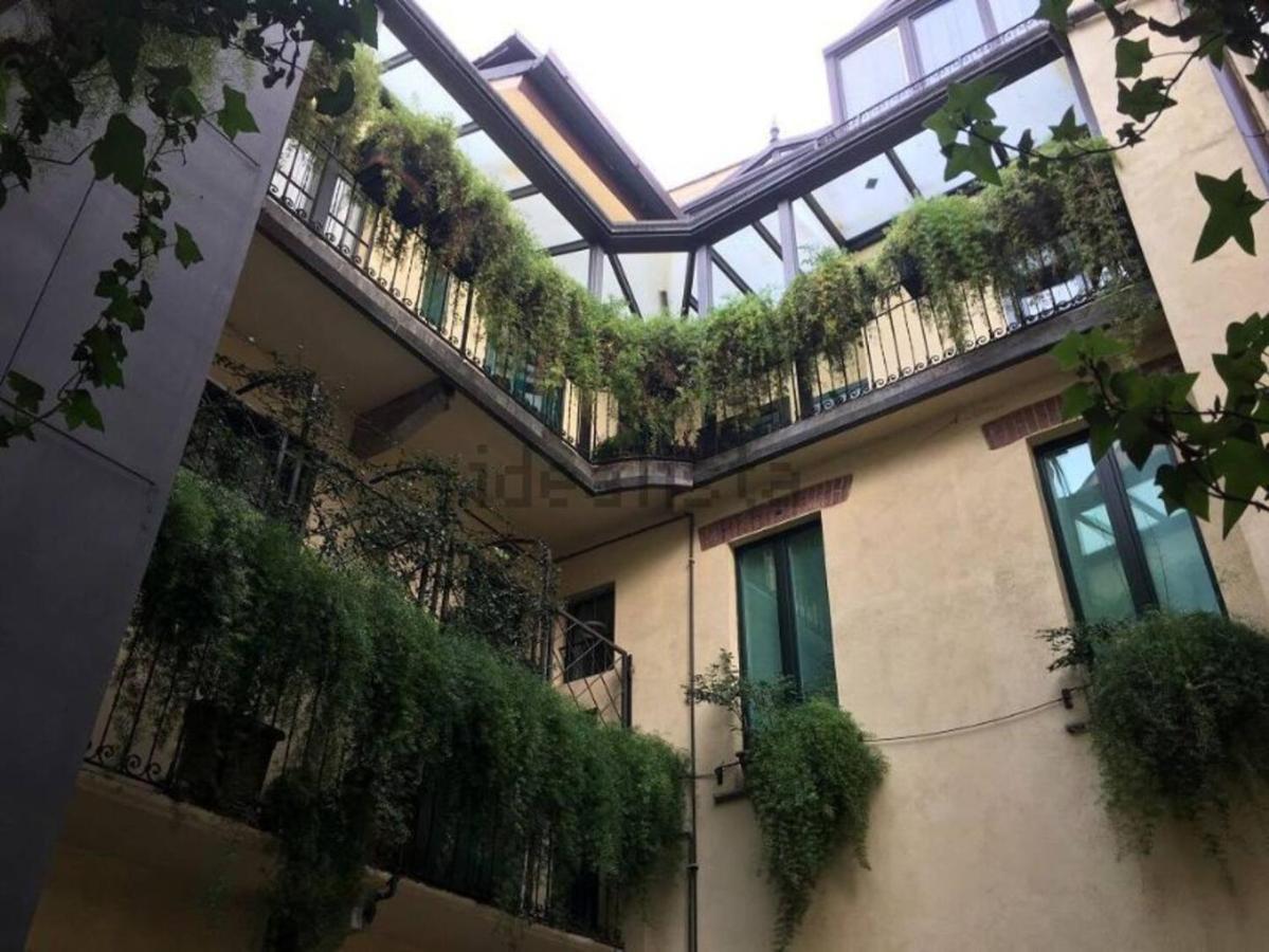 Hl Luxury Duomo Apartment - Via Torino, Montenapoleone Milánó Kültér fotó